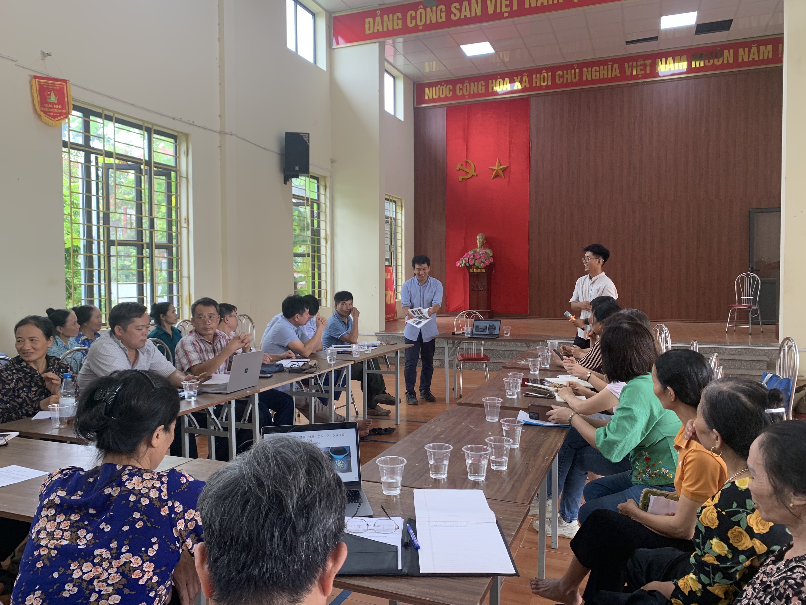 Training for farmers in inter-groups on Natural Agriculture and green manure composting guidelines