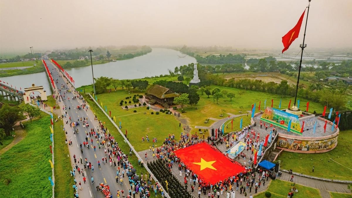 Hien Luong Bridge Historical Relic