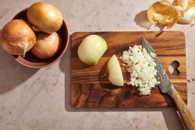 "2 dos and 1 don't" to chop onions tear-free