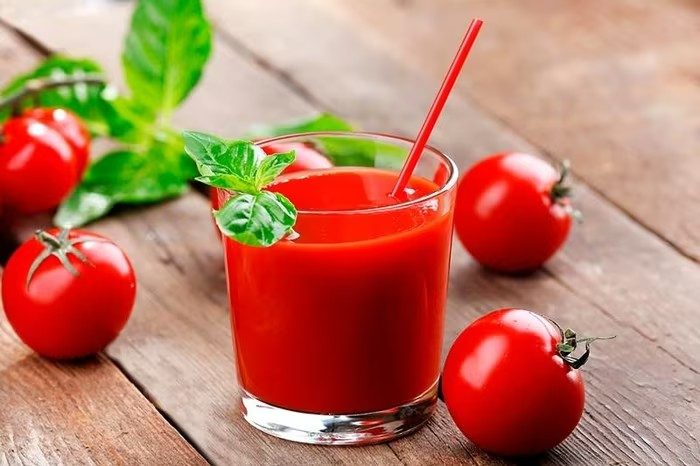 Does drinking a glass of tomato juice a day help lower blood pressure?