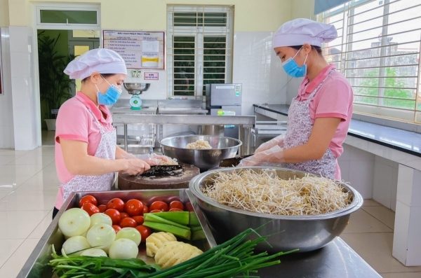 Hue City strengthens inspections of food supplies at educational institutions