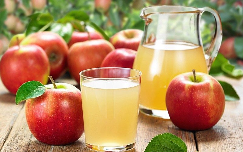 Oxygen-limiting apple juicing method to preserve polyphenols