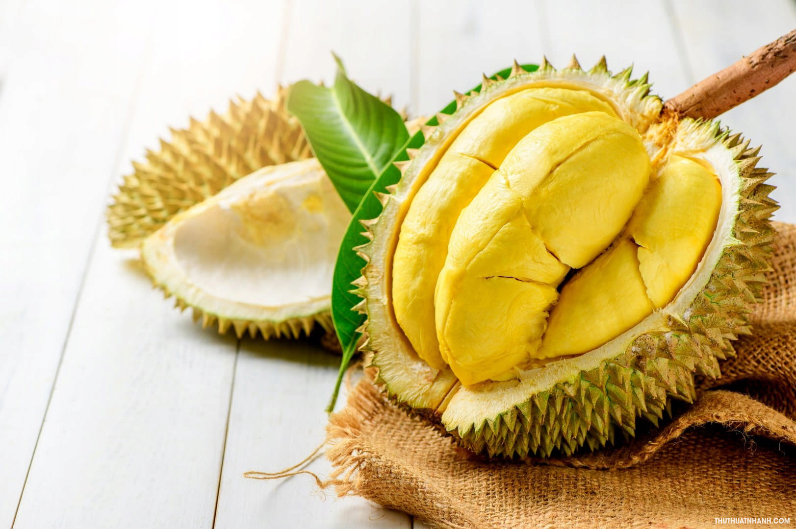 Durian is rich in calories, fat, sugar... making it a fruit that can cause rapid weight gain.