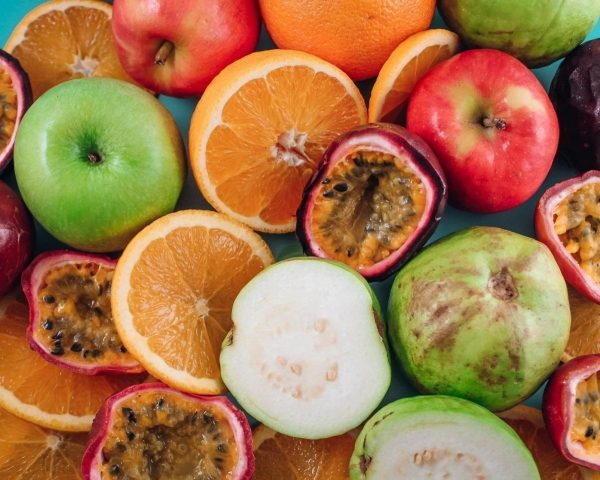 6 fruits higher in fiber than apples, supporting blood sugar control and reducing blood lipids